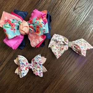 Girls Aligator Clip Bows Multicolored Floral Prints